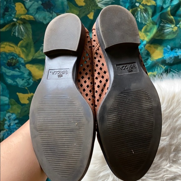 Shoes - Picture 4 of 5